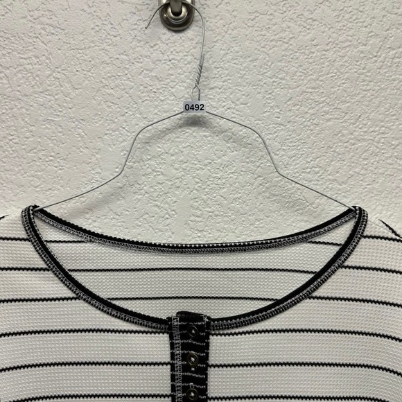 Women’s Sz Lg Long Sleeve Scoop Neck 1/4 Button Up Tee, V492 - Picture 8 of 8